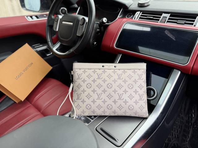 高端货 新款 “ Louis Vuitton”Lv手拿包 路易威登手拿包 M14914 Louis Vuitton Monogram Shadow In San 高端货 新款 “ Louis Vuitton”Lv手拿包 路易威登手拿包 M14914 Louis Vuitton Monogram Shadow In San