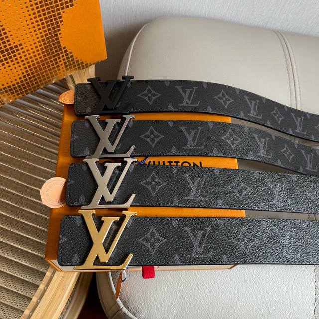 春夏系列的时尚新意，为品牌经典注入摩登格 调！！ 原单-Lv路易威登 标志性字母金属扣搭配经典棋盘格 老花3.8Cm宽度. 气质是可以培养出来的，比如说搭配一款