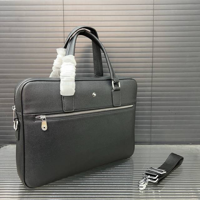 Montblanc 万宝龙 手提包男包 男士公文包电脑包 经典百搭 实物拍摄 原厂原版面料 高端品质 配送防尘袋 28 X 38 Cm。