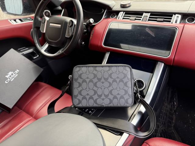 高端货 新款 “ Coach ”蔻驰单肩包 Coach蔻驰相机包单肩斜挎包 Coach蔻驰 Charter 24 老花满印拉链开合 涂层帆布拼小牛皮 相机包单肩