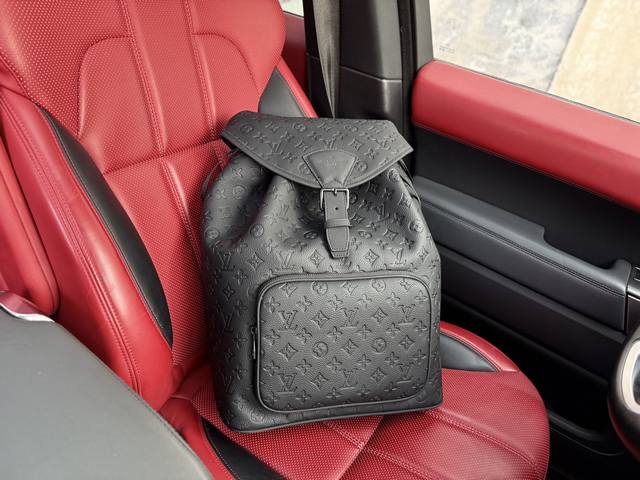 高端货 新款 “ Louis Vuitton ”Lv双肩包 路易威登双肩包 M23127 Louis Vuitton Montsouris 压印Logo图案抽绳