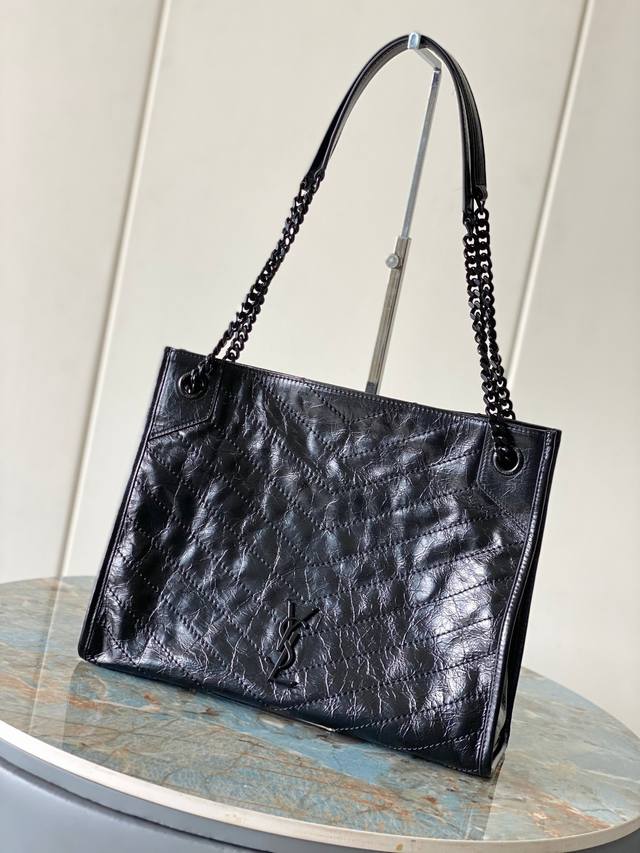 原厂皮 # #原厂皮版本Niki Shopping Bag到货!延续Niki风格采用抓皱油蜡牛皮及Logo使用真皮包裹设计;包袋中间有磁吸扣,保障了包包使用的安 原厂皮 # #原厂皮版本Niki Shopping Bag到货!延续Niki风格采用抓皱油蜡牛皮及Logo使用真皮包裹设计;包袋中间有磁吸扣,保障了包包使用的安