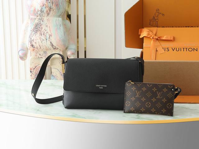 顶级原单 独家实拍 M13148黑色 M13151棕色 全皮单肩包 Low Key Messenger 手袋 介绍低键信使包，这是第一个加入标志性的低键系列的翻