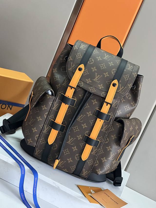 新款 原单复刻版 新品 M46699 本款 Christopher 小号双肩包结合路易威登的标志性设计和材质，成就刚毅型格与俊雅风范相融的双重经典。Monogr