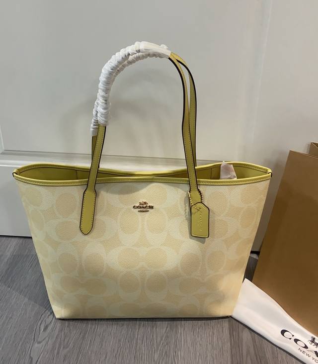 Coa*H4月新品 Cal49 好春天好温柔的City托特包 鹅黄色 City33托特包~ 一眼少女的感觉非常春夏~温柔不失可爱 尺寸33 Coa*H4月新品 Cal49 好春天好温柔的City托特包 鹅黄色 City33托特包~ 一眼少女的感觉非常春夏~温柔不失可爱 尺寸33