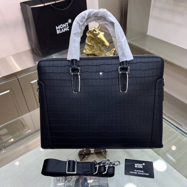 最新款来袭Montblanc International 万宝龙 公文包，进口顶级头层原版鳄鱼纹牛皮 手感舒适 皮质超柔 简单大气的Logo 高端休闲版型 品质