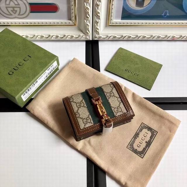 顶配版 顶级 配专柜绿盒包装 G家新款。市场顶级独家控货，专 柜品质 采用进口牛皮，原厂五金！精致做工。独家实物拍照质量如图可见 款号: 645536。尺寸：宽