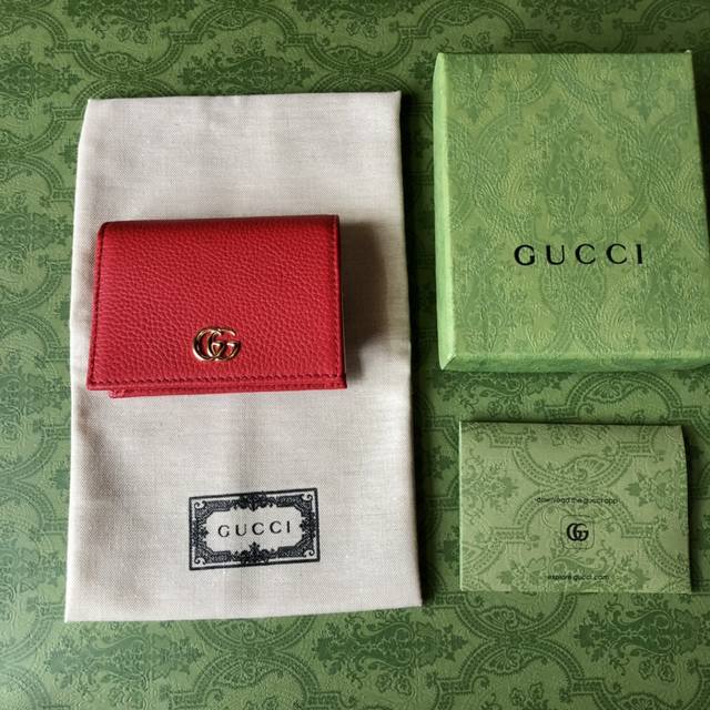 顶配版 高品质 配绿盒包装欧洲正品原单小巧玲珑女性必备出门携带方便,采用进口头层甩纹牛皮配进口海外五金实物拍摄,原版皮质,做工精湛,型号456126 红皮。尺寸 顶配版 高品质 配绿盒包装欧洲正品原单小巧玲珑女性必备出门携带方便,采用进口头层甩纹牛皮配进口海外五金实物拍摄,原版皮质,做工精湛,型号456126 红皮。尺寸