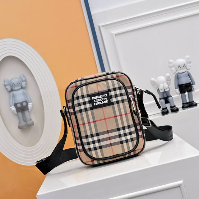 原单巴宝莉Burberry男士专柜单肩斜挎包相机包，专柜经典男士胸包 完美复刻 采用进口原版面料 配原版超高清五金Logo、专用帆布内里、专注细节 实物实拍 尺