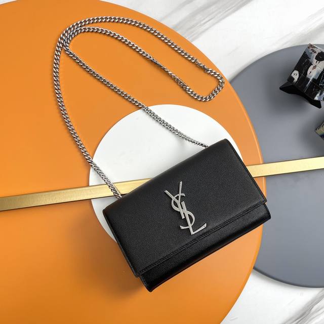 20# 原单 鱼子酱 银扣 +Kate链条包原厂皮版本在大家的呼声中终于来了！相比起经典的极佳尺寸可放下市面上通用的所有型号手机而又显得更加轻巧！整个手袋简洁利