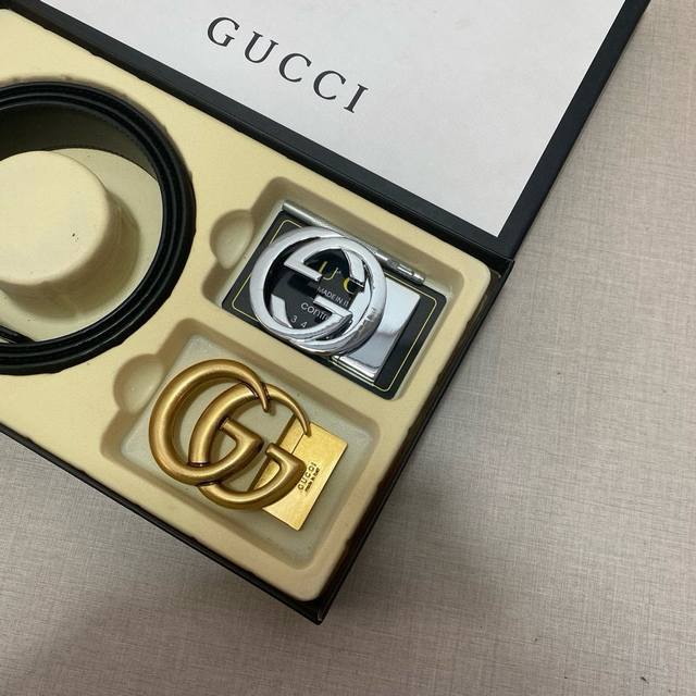 古驰Gucci精品款 ☆双扣礼盒套装 含礼盒 专柜有售 Gucci专柜在售正品 此款采用头层牛皮制作 走线油边细致 正品开模 搭配广州原版扣经久耐用、3.5Cm