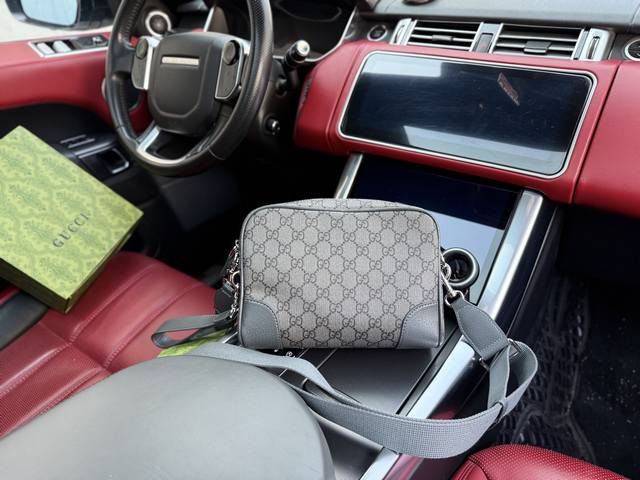 高端货 新款 “ Gucci ”古奇单肩包 Gucci古驰邮差包 Gucci古驰 Gg Emblem 老花满印可调节拆卸肩带拉链开合 涂层织物 单肩斜挎包 小号