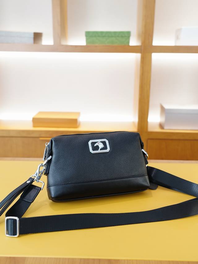 史蒂芬 官网同步 高版本 斜挎单肩背包 手拿包两用 永恒不过时的标志性产品 纯原单牛皮 顶级五金制作 非市面普通版本 今年最爱的款式 全部实拍 实用性非常高 完 史蒂芬 官网同步 高版本 斜挎单肩背包 手拿包两用 永恒不过时的标志性产品 纯原单牛皮 顶级五金制作 非市面普通版本 今年最爱的款式 全部实拍 实用性非常高 完