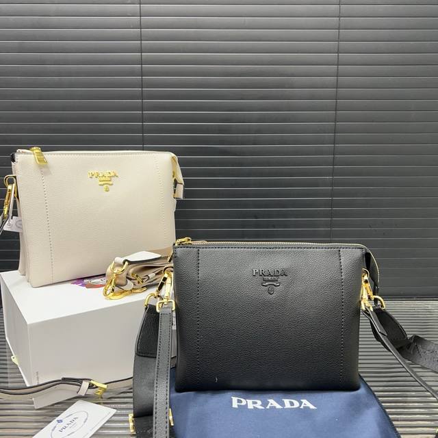 prada 普拉达 多功能单肩斜挎包 手拿包 经典百搭 实物拍摄 配送防尘袋礼盒 20 X 26 Cm