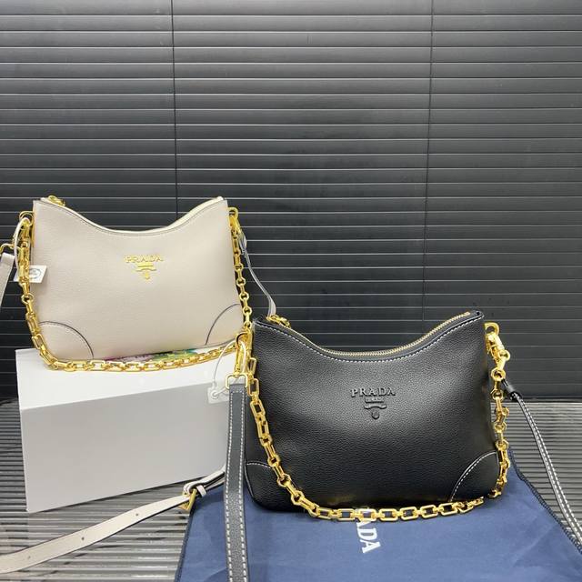 prada 普拉达 牛角包 男女同款单肩斜挎包经典百搭 实物拍摄 配送防尘袋礼盒 18 X 27 Cm