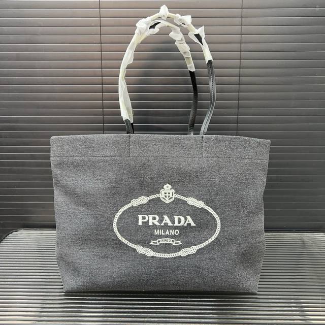 prada 普拉达 Saffiano尼龙布购物袋 托特包 大号手提包 采用优质原厂降落伞布材质 规格: 30 X 40Cm