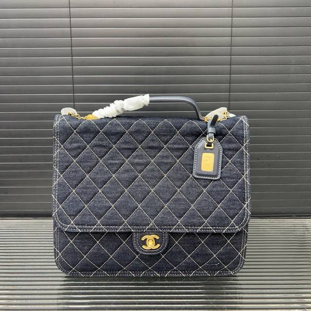 Chanel 香奈儿 双肩包 经典百搭 实物拍摄 原厂原版面料 高端品质 配送防尘袋 25 X 30 Cm。