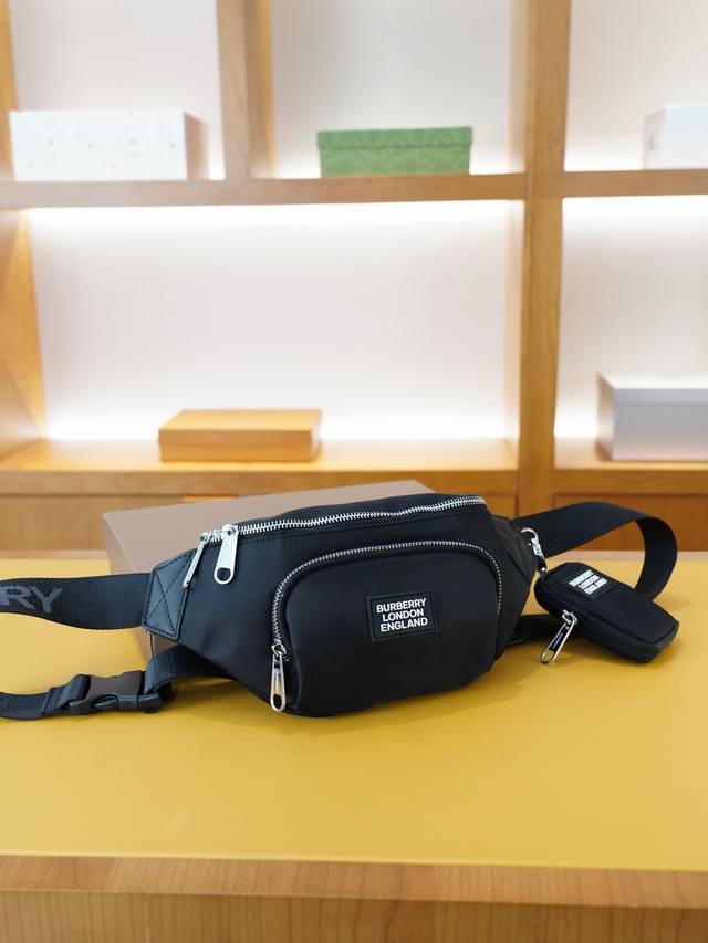 Burberry 巴宝莉 官网同步 高版本 胸包 腰包 永恒不过时的标志性产品 纯原单布料 顶级五金制作 非市面普通版本 贸易公司订单货 全部实拍 实用性非常高