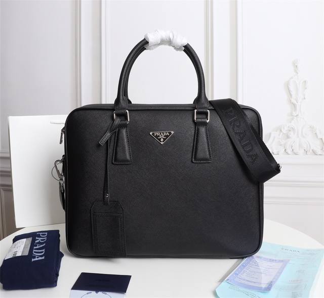 型号:33040-5。爆款来了 欧洲走秀款今年最潮流 意大利于1913年在米兰创建 全球知名品牌,上手高端上档次潮男必备给你低调奢华的舒适体验。意大利进口小牛皮 型号:33040-5。爆款来了 欧洲走秀款今年最潮流 意大利于1913年在米兰创建 全球知名品牌,上手高端上档次潮男必备给你低调奢华的舒适体验。意大利进口小牛皮