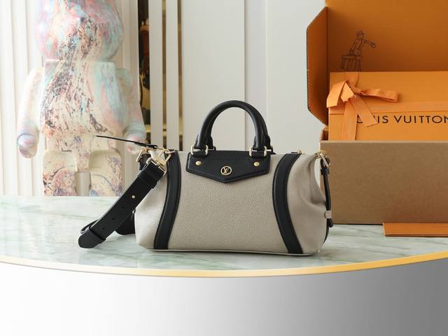 顶级原单 独家实拍 M14721灰褐色 全皮机车包 Lv Biker 小号手袋 M14514黑色 瞩目亮相2025 春夏秀场,以像素效果羊皮革彰显经典机车夹克的 顶级原单 独家实拍 M14721灰褐色 全皮机车包 Lv Biker 小号手袋 M14514黑色 瞩目亮相2025 春夏秀场,以像素效果羊皮革彰显经典机车夹克的