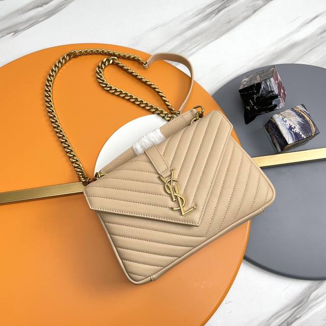 Monogram College# 杏色 金扣_24Cm 万年款邮差包，火辣辣的劲爆款24Cm，街拍神器，众多明星好莱坞女神的首选款式，怎么搭都好看、怎么搭都毫