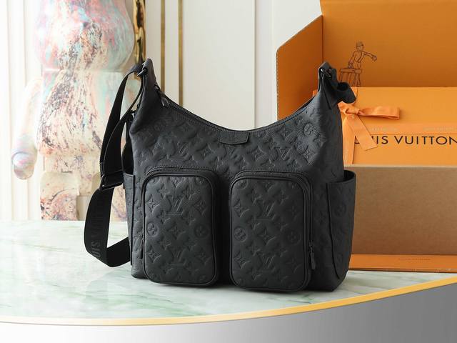 顶级原单 独家实拍 M14778黑色，本款 Hobo Cargo 手袋取材柔软 Monogram Shadow 牛皮革，以 Monogram 压纹图案流露典雅气