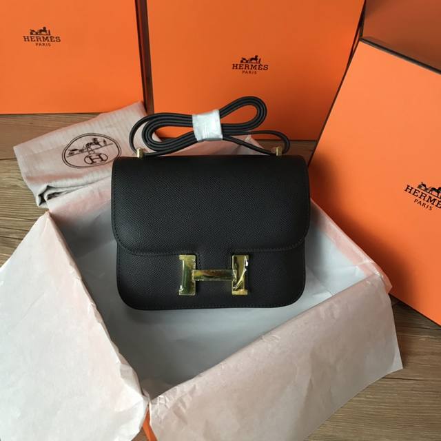 配礼品盒、Constance 康康』19Cm 、御用进口Epsom皮 金扣』和 银扣』顶级制作 精美做工，一年四季都必备的出街款，仙女们的最爱，背上它你就是全街