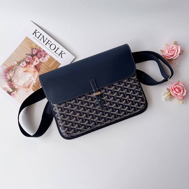 Goyar 戈雅 Goyard手绘花纹有自己的特色，不管是亮眼的鲜艳色，还是低调的深色系，拿起来都很显质感。单肩邮差包 原版皮，原版五金，尺寸32*5*25