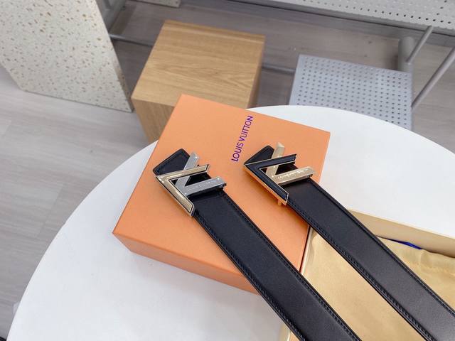 路易威登新款纯皮 为全球最大的高级时尚控股公司以传统手工设计和款式新颖誉满全球随心驾驭[奸笑]宽度3.8厘米 附带原版包装