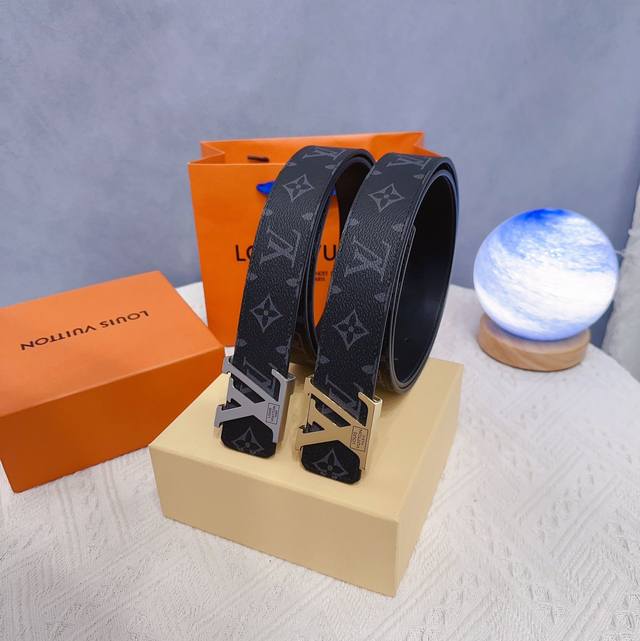 路易L驴家 寬度3.8Cm 為原廠头层牛皮 風格效果 底為柔軟的黑色头层牛皮 經典字母精钢扣头效果 手感極佳 从买原版到开发历经数月打造而出 选料 做工细节 媲