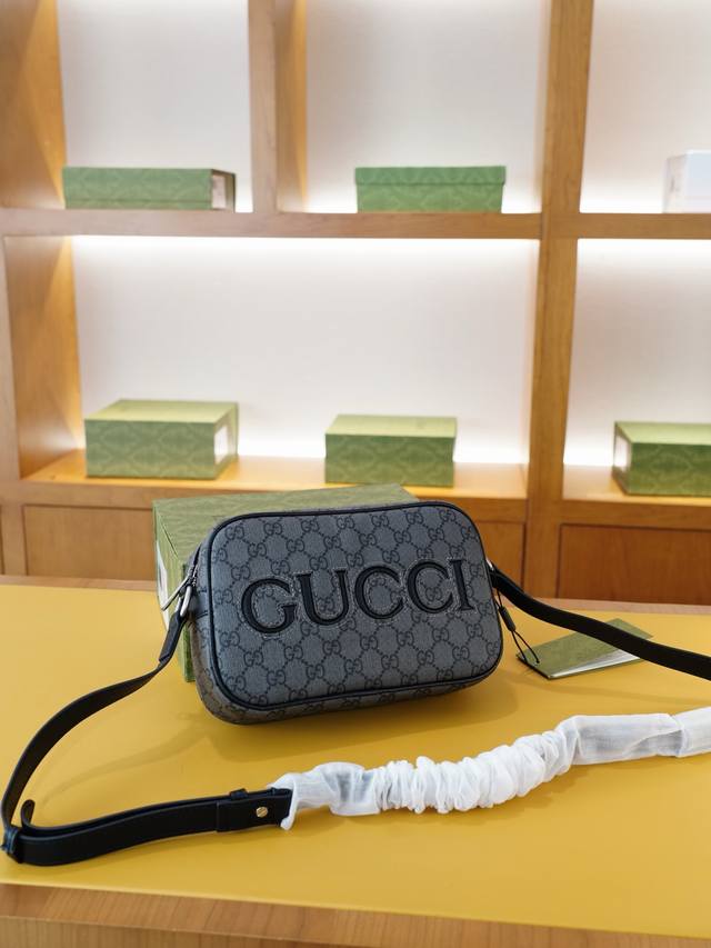 Gucci 古驰 官网同步 高版本 斜挎单肩背包 永恒不过时的标志性产品 纯原单小牛皮 顶级五金制作 非市面普通版本 贸易公司订单货 全部实拍 实用性非常高 完