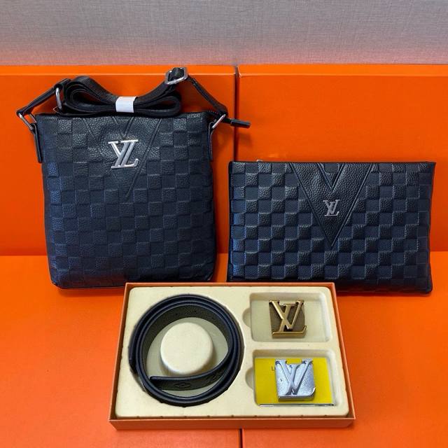 Lv路易威登 头层皮质组合礼盒包装腰带俩款包包超级组合 公文包包是很实用的选择。手提包日常是非常适合的。 双扣皮带:头层皮质带身搭配3.8Cm广州原版扣头 尺寸 Lv路易威登 头层皮质组合礼盒包装腰带俩款包包超级组合 公文包包是很实用的选择。手提包日常是非常适合的。 双扣皮带:头层皮质带身搭配3.8Cm广州原版扣头 尺寸