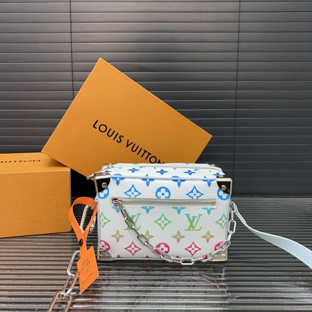 Louisvuitton 路易威登 渐变系列 Mini Soft Trunk压花 链条盒子包 小方包 男女通用斜挎包 小箱子 实物拍摄 原厂原版面料 防尘袋 折
