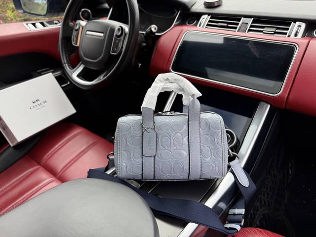 高端货 新款 “ Coach ”蔻驰单肩包 Coach蔻驰相机包单肩斜挎包 Coach蔻驰 Gotham 24 可拆卸肩带 拉链开合 涂层帆布 斜挎手提包 中号