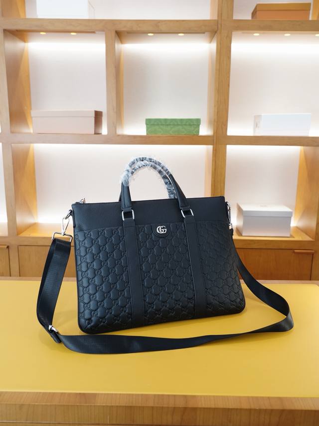 Gucci 古驰 官网同步 高版本 手提斜挎背包 永恒不过时的标志性产品 纯原单小牛皮 顶级五金制作 非市面普通版本 今年最爱的款式 全部实拍 实用性非常高 完