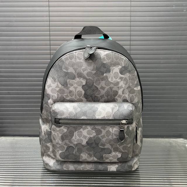 Coach 蔻驰 Signature 32 双肩包 男士大容量背包 电脑包 休闲百搭 实物拍摄 原厂原版面料 配送得物防伪扣 防尘袋 32 X 42 Cm。