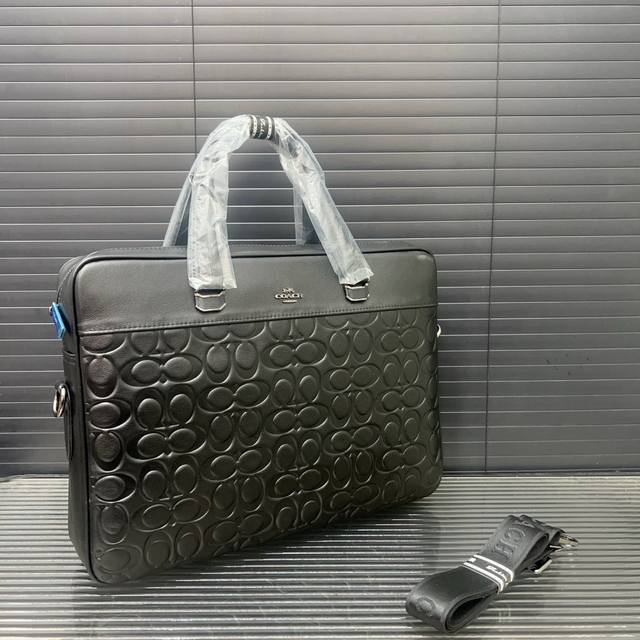 Coach 蔻驰 牛皮压花男包公文包 手提包 电脑包 经典百搭 实物拍摄 原厂原版面料 28 X 38 Cm。