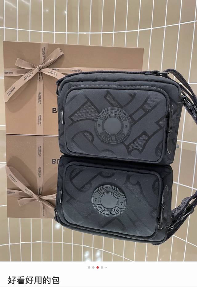 爆款来袭,精致斜背包选用由再生聚酯纤维和棉质纱线制成的面料打造,装饰专属标识图案提花,搭配品牌徽标。可斜背,或使用可调式标志性条纹网纹尼龙背带携带。 尺寸:22 爆款来袭,精致斜背包选用由再生聚酯纤维和棉质纱线制成的面料打造,装饰专属标识图案提花,搭配品牌徽标。可斜背,或使用可调式标志性条纹网纹尼龙背带携带。 尺寸:22