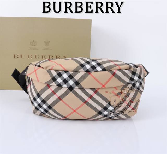 b家最新款腰包,装饰精纺 Bur专属格纹。内讨为同种面料,点缀马术骑士徽标 Ekd 贴花。搭配 B 字型拉链头,设有可调式肩背带,可缔造斜背造型。来自 B家经典 b家最新款腰包,装饰精纺 Bur专属格纹。内讨为同种面料,点缀马术骑士徽标 Ekd 贴花。搭配 B 字型拉链头,设有可调式肩背带,可缔造斜背造型。来自 B家经典