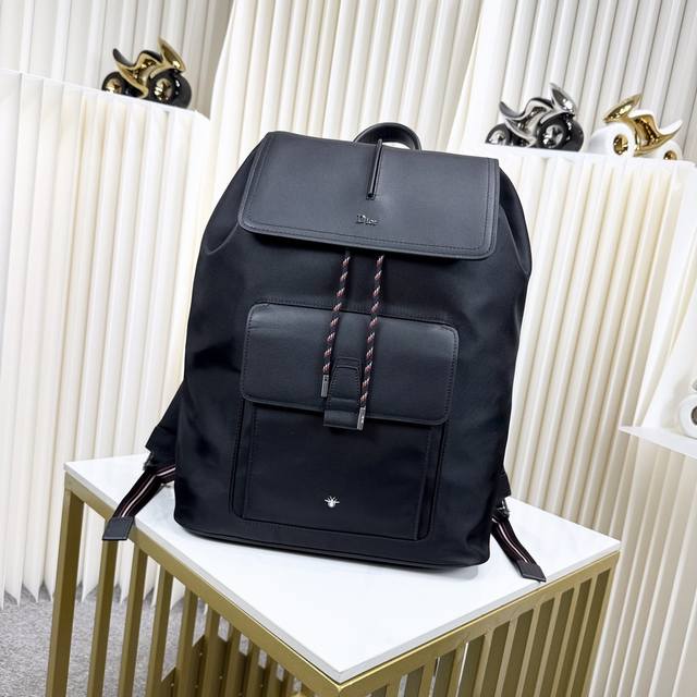 市场最高版本，欢迎对比 顶级进口防水背包“Motion”背包 Dior尼龙和小牛皮，外部装饰镀钯黄铜“蜜蜂”和“Dior”标志！内部热印Dior标志，侧边黑色切