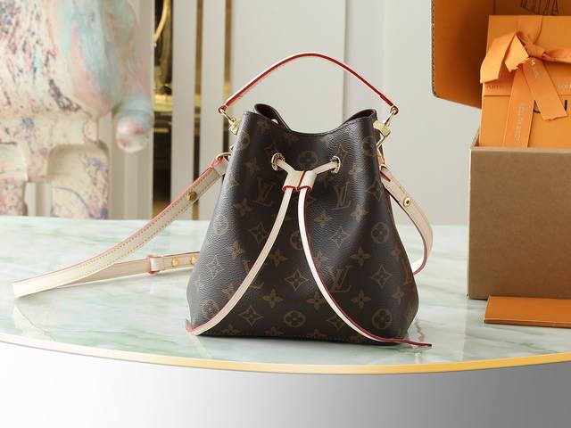 顶级原单 独家实拍 M46581老花 迷你水桶包系列 NéOnoé Bb手袋 加上天然皮革材质的修饰的Monogram帆布材质的Neoono上Bb。房子标志性的