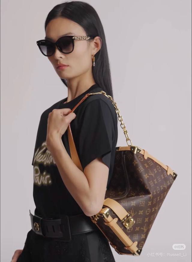 对版开发 Side Trunk pm手袋 M46358 M14513老花大号形象感极强的软造型，棱角分明的强势感融合Box形状 经典Monogram老花演绎 在