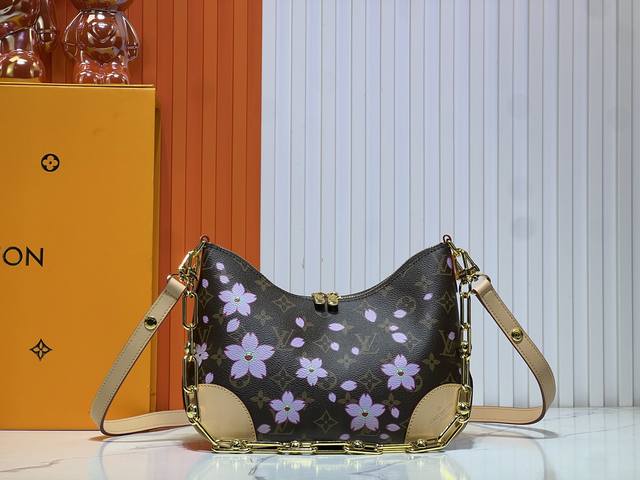 M13265 M45832老花黄皮 村上隆联名M45831老花黑Odeon 小号手袋，以 Monogram 帆布和加固皮革边角传递复古意味。可调节肩带便于肩背或