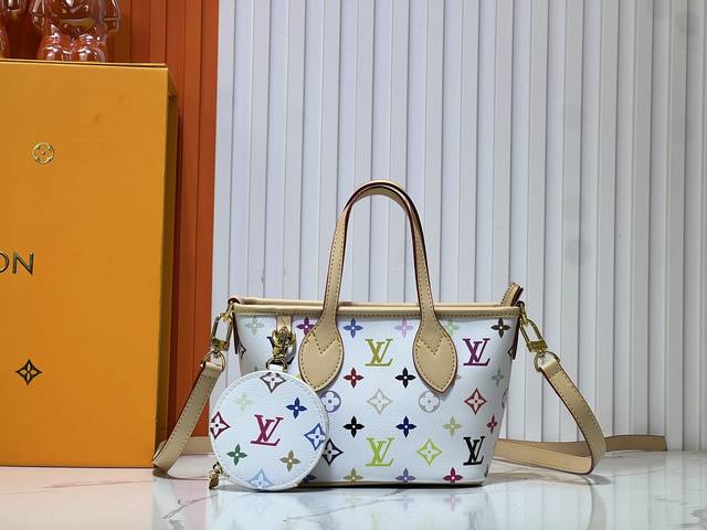 M46705 Neverfull Bb手袋白三彩 村上隆联名 Neverfull 经典手袋，探索袋内精致细节 重新设计的内袋搭配了灵感源自路易威登档案馆的细节口