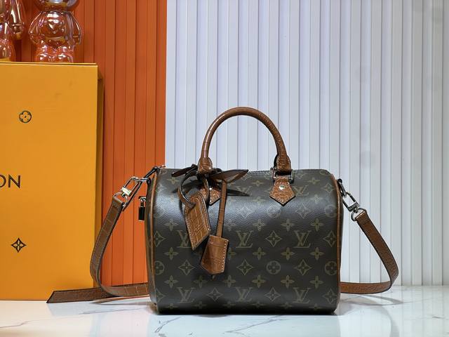 M89108 M24424 黑色，红色，绿色，粉色 鳄鱼纹 本款 Speedy BandoulièRe 25 Monogram Leather 手袋选用柔软牛皮
