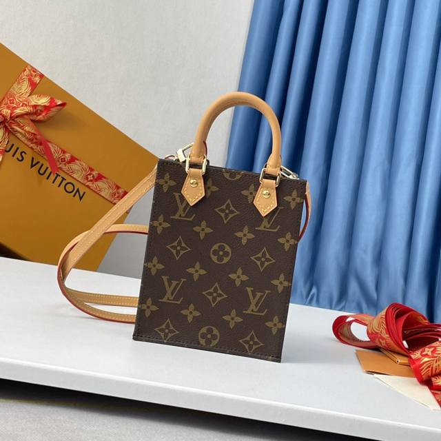 变码芯片,海外原单M81295,M69442独家实拍!petit Sac plat 手袋以 Monogram 帆布演绎路易威登标志性 Sac plat 手袋的袖 变码芯片,海外原单M81295,M69442独家实拍!petit Sac plat 手袋以 Monogram 帆布演绎路易威登标志性 Sac plat 手袋的袖