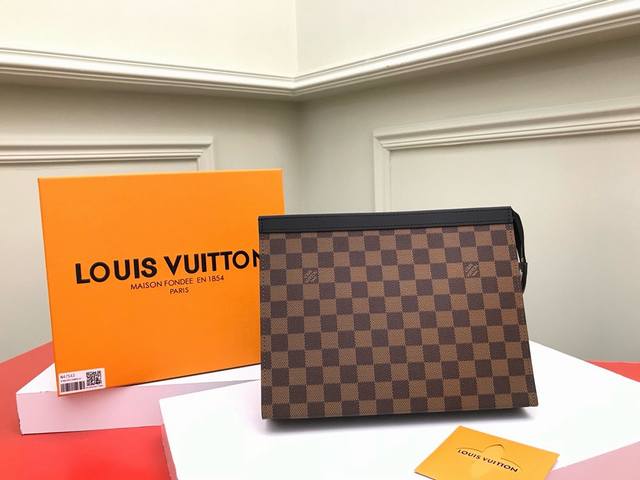 工厂p价 顶级原单 M61692啡格，M47543啡格由全新标志性黑灰Monogram Eclipse帆布裁制而成，此款风格硬朗的全新pochette Voya