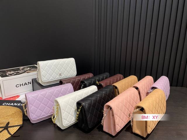 配折叠盒 香奈儿经典发财包 Woc 品质很不错！ 包包有卡位 有暗袋！很实用！ 尺寸：19*13