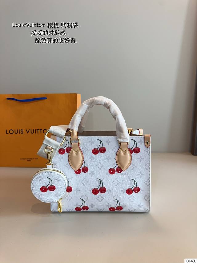 Lv 路易威登 Onthego系列 托特包 新款丛林包 哇咔咔太喜欢了 真是惊艳到我了、包包挺括 很能装 整体而言 非常实用 又耐造 尺寸：25*11*20Cm