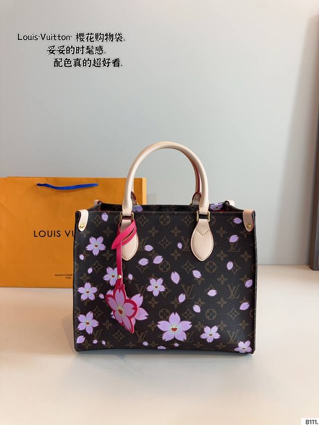 Lv 路易威登 Onthego系列 托特包 新款丛林包 哇咔咔太喜欢了 真是惊艳到我了、包包挺括 很能装 整体而言 非常实用 又耐造 尺寸：32*15*27Cm